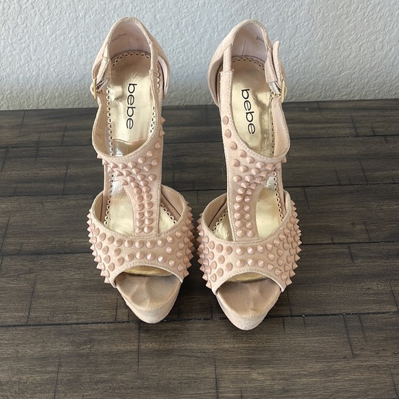 Bebe blush pink studded 5 1/2in heels, size 7 - Picture 2 of 9